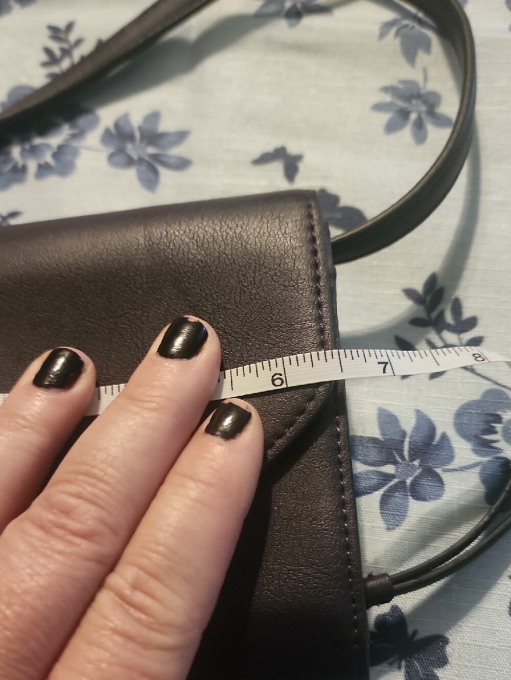 Simply Vera Vera Wang Black Leather Crossbody Bag - Picture 3 of 4